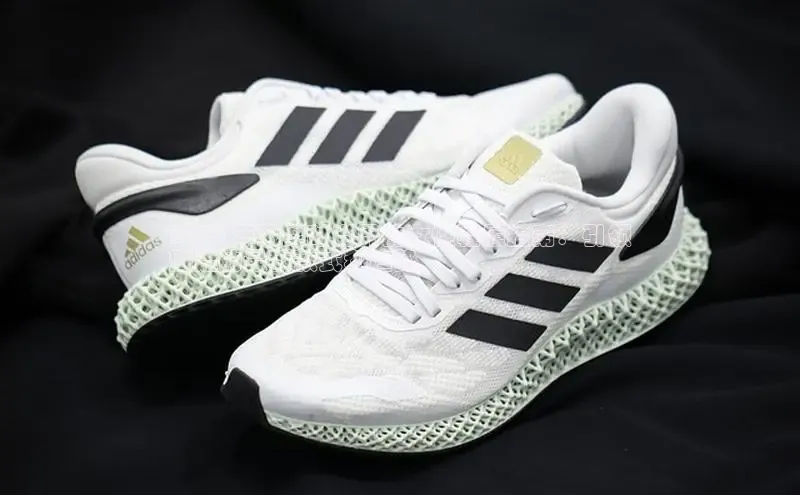 米兰app官方入口下载中文在线2024 年风靡时尚界的女性鞋履指南：引领
潮流的最新款式和趋势