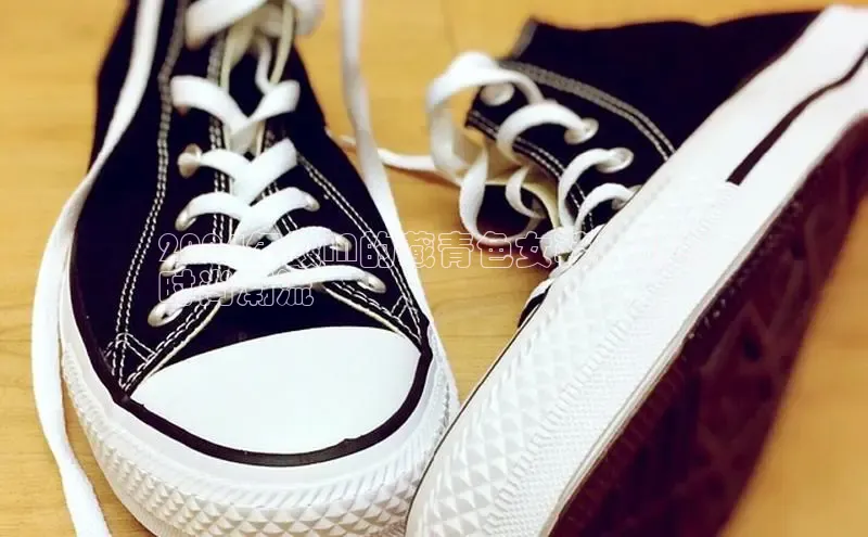 米兰体育全站轻美电器2024年最IN的藏青色女鞋：引领
时尚潮流