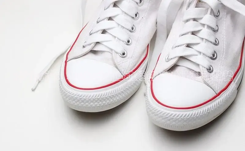 时尚前沿：2025年女运动鞋创新设计潮流趋势