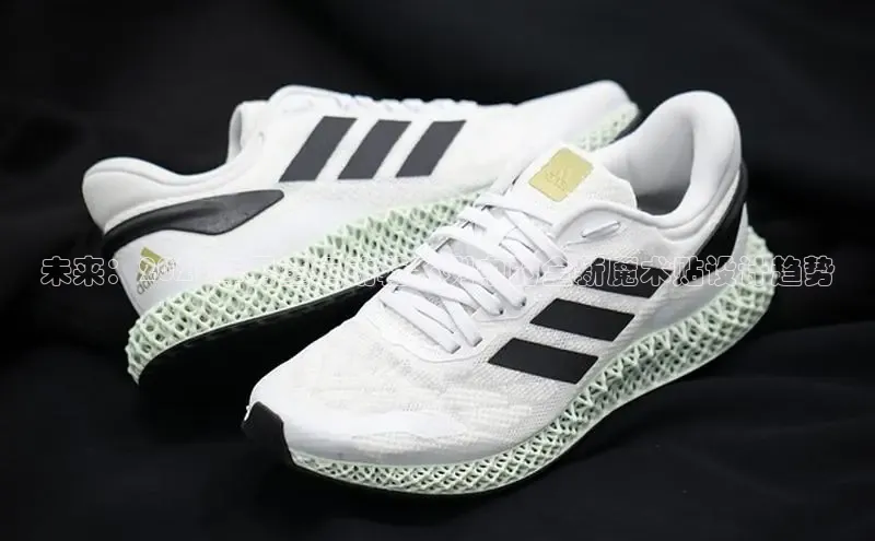 未来：2025年男童运动鞋系列中的全新魔术贴设计趋势